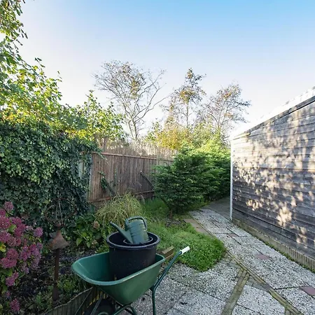 Vakantiehuis Furnished With Garden Sint Maartensvlotbrug