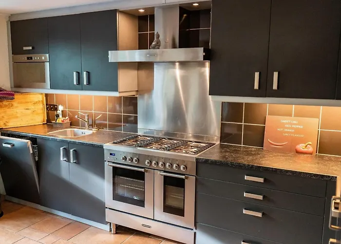 Furnished With Garden Casa vacanze *